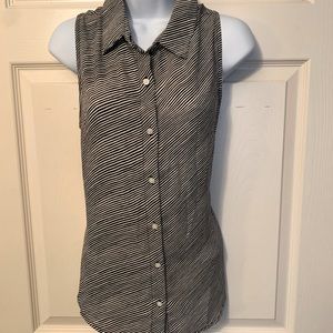 Banana Republic sleeveless button down top. **BOGO same or less$